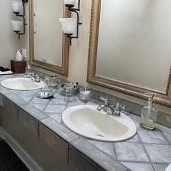 Wild Goose Inn - The sinks.