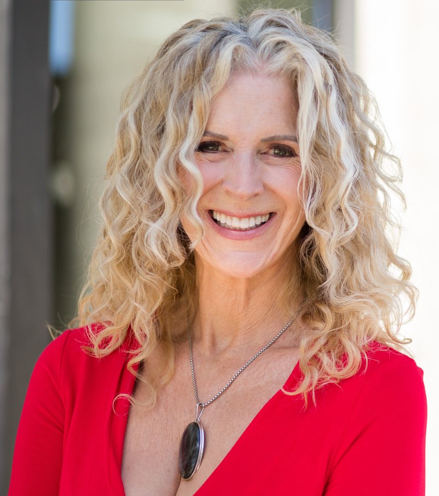 Curls By Kendall Logo