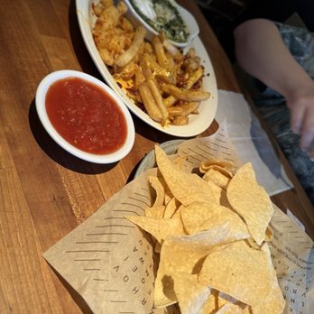 Cheddar's Scratch Kitchen - Trio appetizer - American Near Me - Norman, Oklahoma