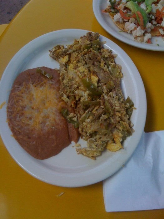 Slide of Everybody Knows Elliot Handyman Services