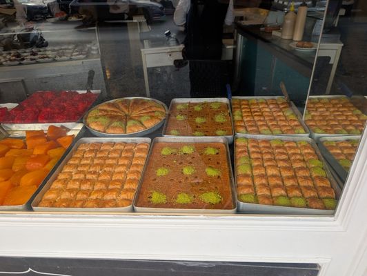 Emirgan Sütiş by null