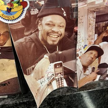 The Wieners Circle - Running back Marshawn Lynch - American Near Me - Chicago, Illinois The Wieners Circle - Running back Marshawn Lynch - American Near Me - Chicago, Illinois
