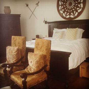 The Williamsburg Winery - Our huge room - Hotels Near Me - Williamsburg, Virginia The Williamsburg Winery - Our huge room - Hotels Near Me - Williamsburg, Virginia