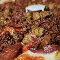 Lamppost Pizza - Linebacker
