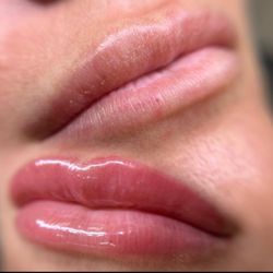 Tha Makeup Dr Luxury Spa - Hydra lip gloss procedure .
