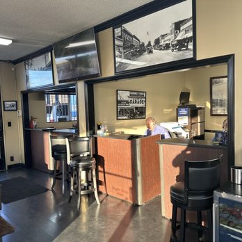 Bobby Grich - Waiting area - Auto Repair Near Me - Orange, California