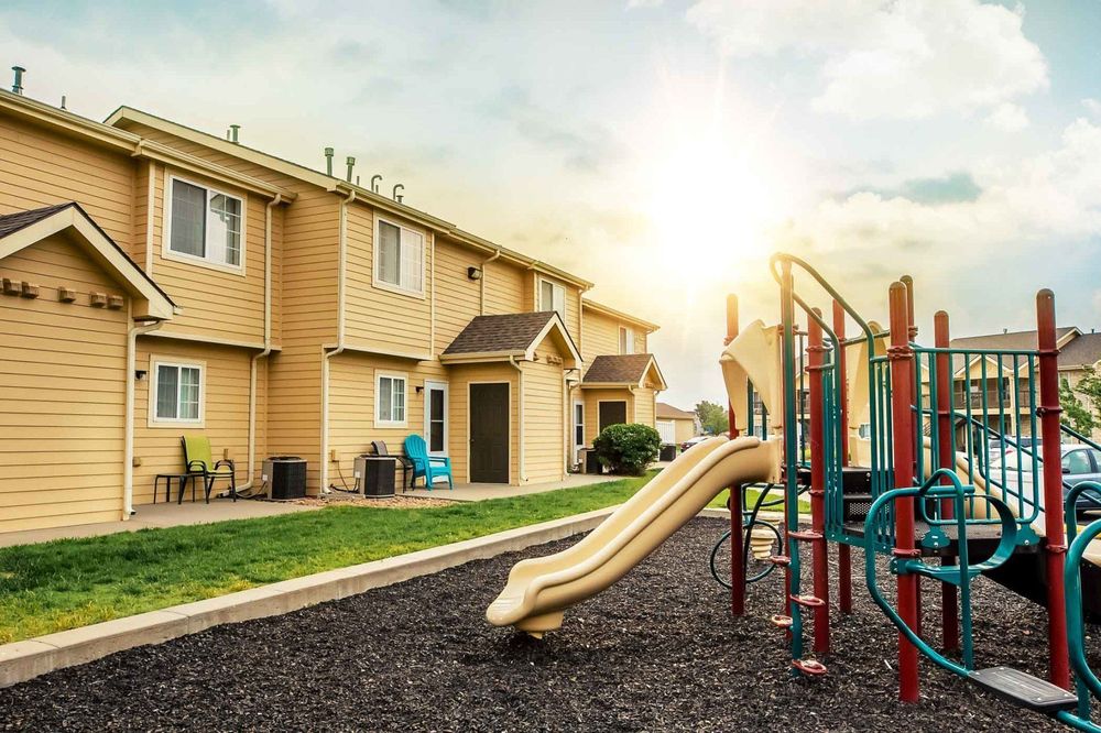 RIDGEPORT APARTMENTS AND TOWNHOMES 10 Photos 7003 W 34th St N