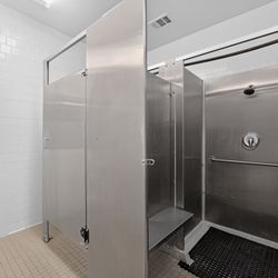 Prince William Forest Rv Campground - Clean showers and restrooms