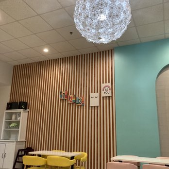 Mango Mango - Whimsical feminine interior - Desserts Near Me - Virginia Beach, Virginia
