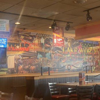 Applebee's Grill + Bar - Sports Bars Near Me - Lake Worth, Texas