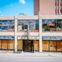 5/5/20: Exterior during C-19 pandemic @FederalArmy&NavySurplus (Belltown, Seattle)
