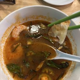 Tom yum seafood