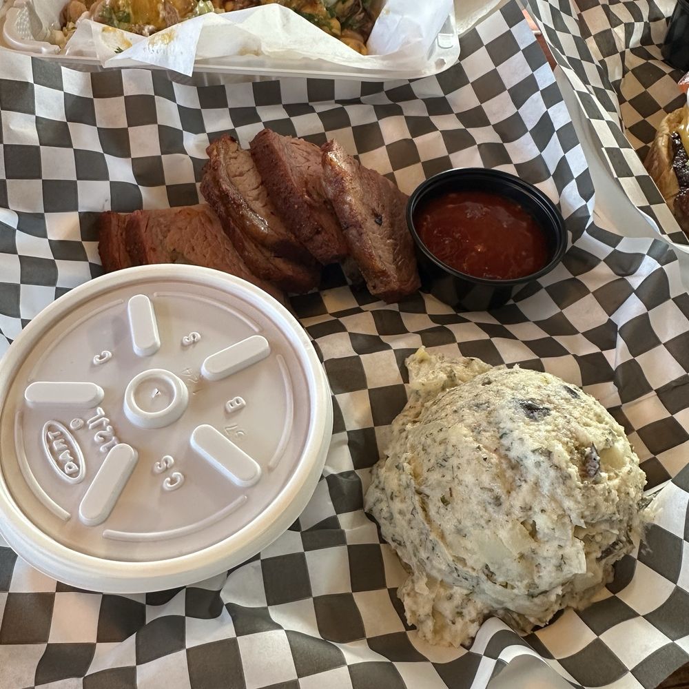 Red Beard Barbecue - Small portion of tri-tip, potato salad and beans in a container. - Food Trucks Near Me - Redmond, Oregon Red Beard Barbecue - Small portion of tri-tip, potato salad and beans in a container. - Food Trucks Near Me - Redmond, Oregon