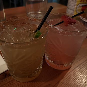 El Grito Taqueria - El Gritón & Strawberry Margarita - Mexican Near Me - Seattle, Washington