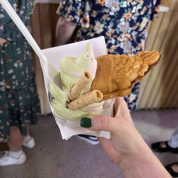 Omg Squee - Upside-down taiyaki sundae with honey matcha & strawberry milk swirl - Desserts Near Me - Austin, Texas