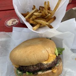 Czer's Drive-In - Cheeseburger and fries