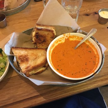 Holt's - Pizza Near Me - Park Ridge, Illinois