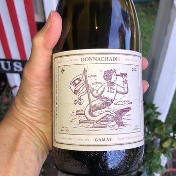 Savannah Wine Cellar - a hand holding a bottle of wine - Beer, Wine & Spirits Near Me - Savannah, Georgia Savannah Wine Cellar - a hand holding a bottle of wine - Beer, Wine & Spirits Near Me - Savannah, Georgia