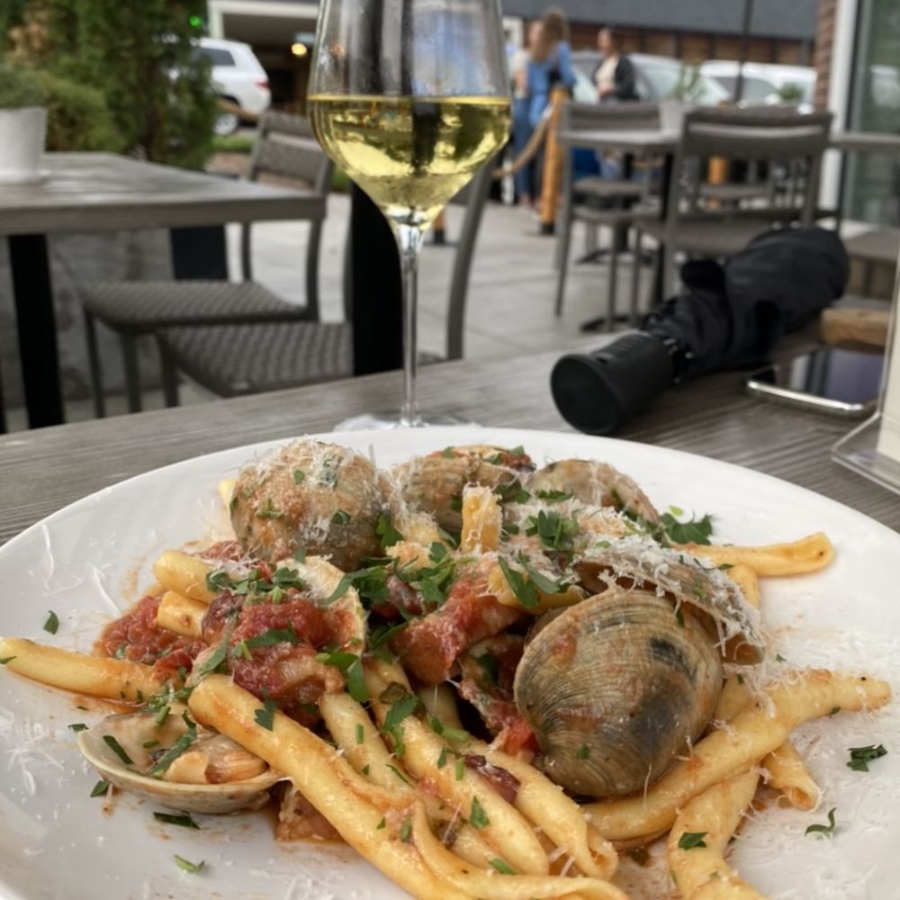 The Grocer's Table - Cafes Near Me - Wayzata, Minnesota