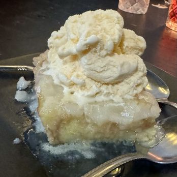Road House - Jessie's Bread pudding - Salad Near Me - Petal, Mississippi