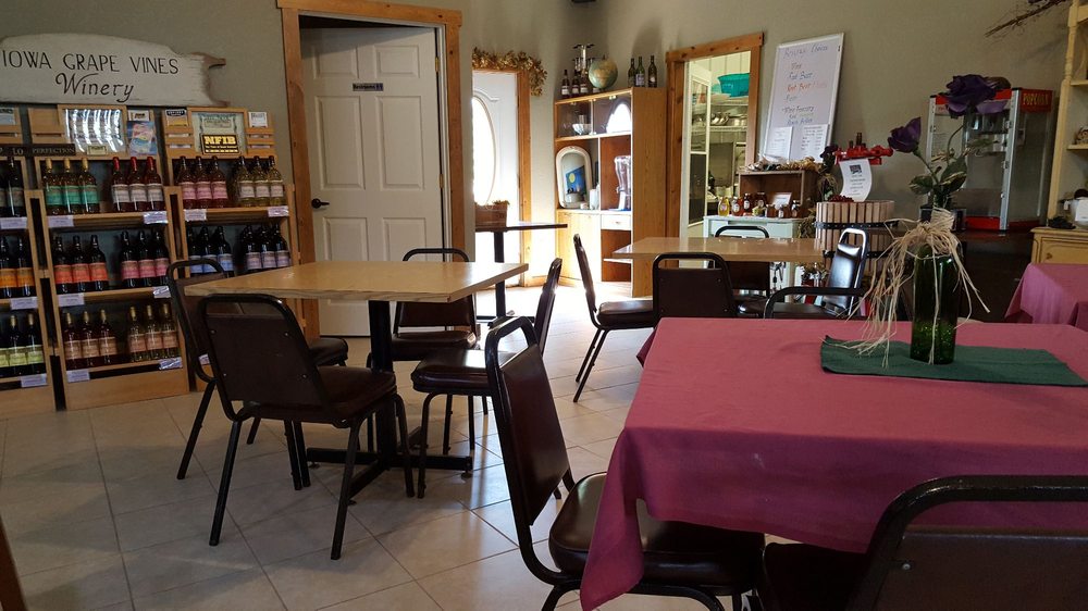 Iowa Grape Vines Winery - vineyard in Maquoketa, IA