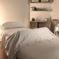 Treatment room with soft sheets and a full table heating pad