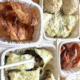 Veg omelette with egg white no cheese side order of reg bacon and turkey bacon Veg omelette with egg white no cheese side order of reg bacon and turkey bacon