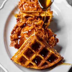 Rustic Root - SOUTHERN CHICKEN & WAFFLES

crispy bone-in chicken thighs, roasted chili cornbread waffle, bourbon maple syrup