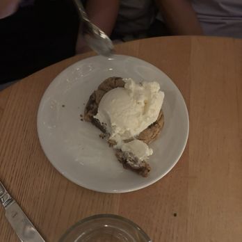 Summer House Santa Monica - Sea salt Chocolate Chip Cookie with ice cream - American Near Me - Chicago, Illinois Summer House Santa Monica - Sea salt Chocolate Chip Cookie with ice cream - American Near Me - Chicago, Illinois