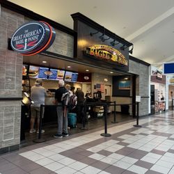 Savannah Hilton Head International Airport - SAV - Only a few food options