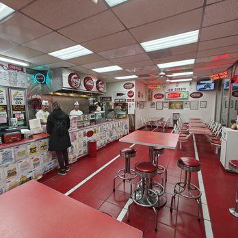 Hamburger Habit - Inside vibe - Burgers Near Me - Los Angeles, California Hamburger Habit - Inside vibe - Burgers Near Me - Los Angeles, California
