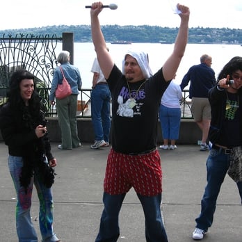 Victor Steinbrueck Park - I can finally say that I'm one of those "weird guys at the park." - Parks Near Me - Seattle, Washington Victor Steinbrueck Park - I can finally say that I'm one of those "weird guys at the park." - Parks Near Me - Seattle, Washington