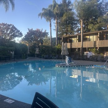 Dinah's Poolside Restaurant - American Near Me - Palo Alto, California