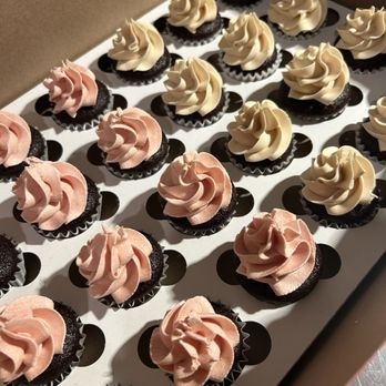 Rosa Bakes - Mini chocolate cupcakes with strawberry buttercream and biscoff buttercream - Cupcakes Near Me Rosa Bakes - Mini chocolate cupcakes with strawberry buttercream and biscoff buttercream - Cupcakes Near Me