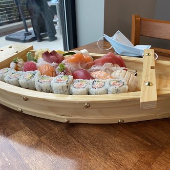 Blue Fish - Sushi Sushi and Sashimi Regular Combo - Asian Fusion Near Me - Dearborn, Michigan