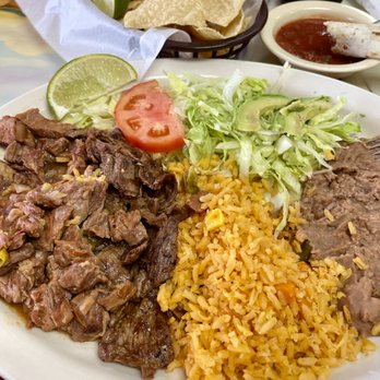 Taqueria Arandas - Combo plate with 2 meats - I chose carne asada and carne guisada. - Mexican Near Me - Austin, Texas Taqueria Arandas - Combo plate with 2 meats - I chose carne asada and carne guisada. - Mexican Near Me - Austin, Texas