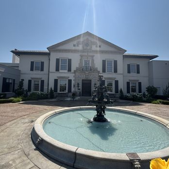 Grosse Pointe War Memorial - Outside - Venues & Event Spaces Near Me - Grosse Pointe Farms, Michigan Grosse Pointe War Memorial - Outside - Venues & Event Spaces Near Me - Grosse Pointe Farms, Michigan