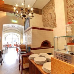 Al Camino - Pizzeria Al Camino Regensburg Pizzaofen beheizt mit Buchenholz