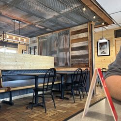 Archie's - Dining area