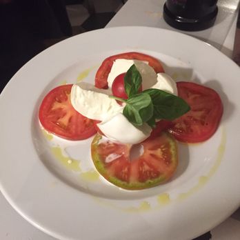 Il Chianti - Delicious caprese salad - Wine Bars Near Me - Rome, RM Il Chianti - Delicious caprese salad - Wine Bars Near Me - Rome, RM