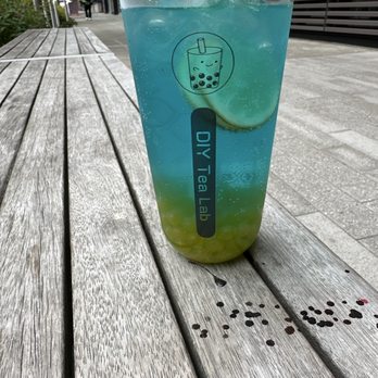 DIY Tea Lab - Fremont - Blue Ocean with peach popping boba - Bubble Tea Near Me - Seattle, Washington