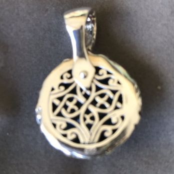 Silver Exposure - The back side of the pendant which has a clasp so you can attach to your chain very easily - Jewelry Near Me - Cabo San Lucas, BCS Silver Exposure - The back side of the pendant which has a clasp so you can attach to your chain very easily - Jewelry Near Me - Cabo San Lucas, BCS