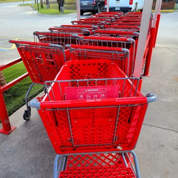 Piggly Wiggly - Dec 2021: Pic 8 of 12-- covered carts. I was S0 excited to R0LL! - Grocery Near Me - Milton, Florida