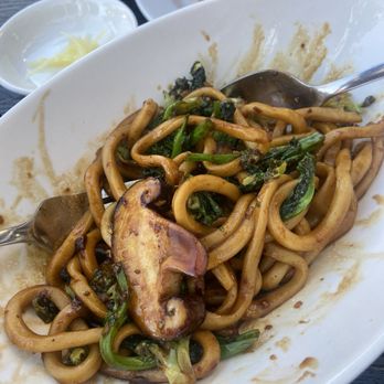 dan modern chinese - Noodles with big gorgeous mushrooms, all vegan ! - Chinese Near Me - Long Beach, California