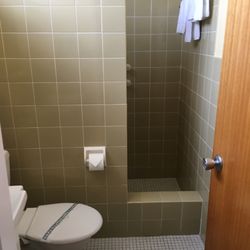 Wallaby Motel - Reasonable bathroom