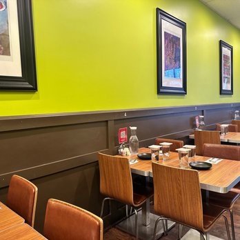 Aahaar an Indian Eatery - indoor seating area - Indian Near Me - Snoqualmie, Washington