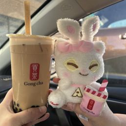 AISHA Black Milk Tea w/ Pearls and promotional blind box keychain. AISHA Black Milk Tea w/ Pearls and promotional blind box keychain.