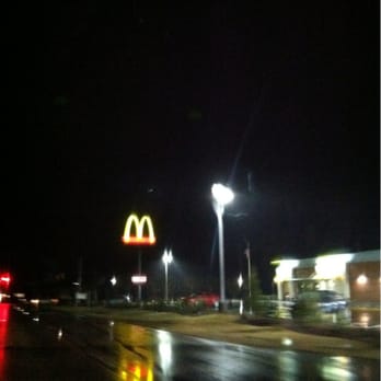 McDonald's - a mcdonald's on a rainy night - Coffee & Tea Near Me - Conway, South Carolina