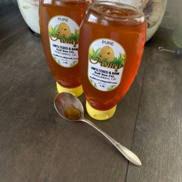 The unfiltered and raw wildflower blend. So good. The unfiltered and raw wildflower blend. So good.
