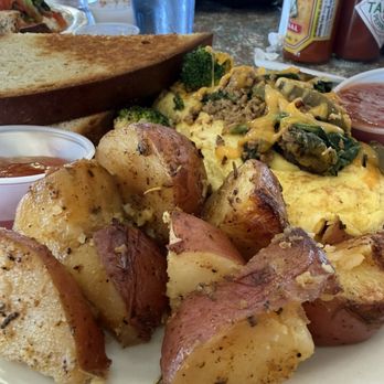 Café Brazil - Chorizo Omelette - Breakfast & Brunch Near Me - Dallas, Texas